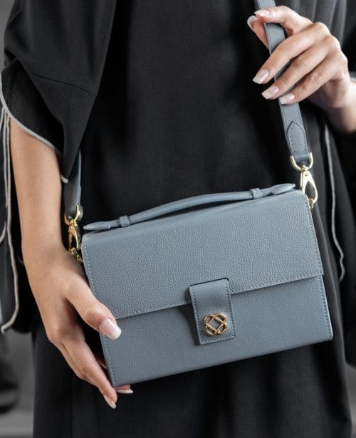 حقيبة يد نسائية تصميم 1 باللون الأزرق