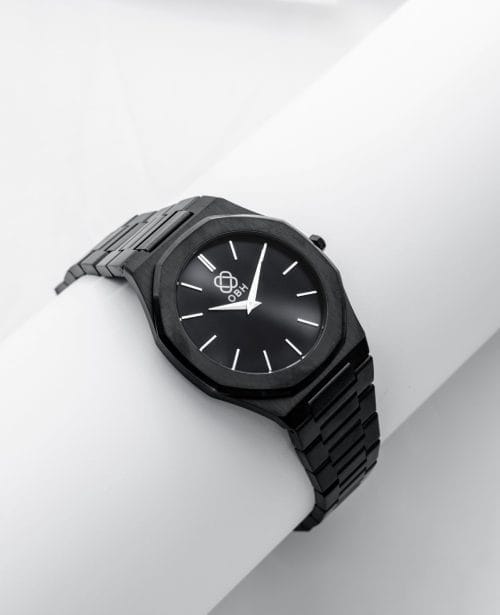 ساعة رجالية من الفولاذ المقاوم للصدأ باللون الأسود